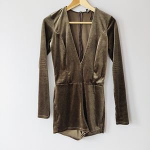 Blanc velvet v neck green romper